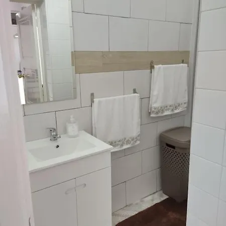 Rua De Baixo Apartment *